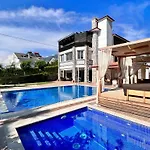 Gulistan - 7 Bedroom In Ovacik فيلة