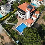 Gulistan - 7 Bedroom In Ovacik *