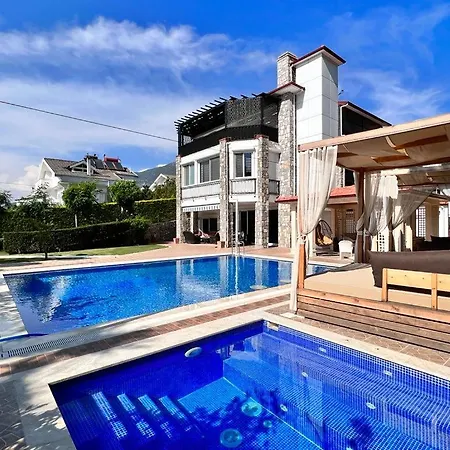 Gulistan - 7 Bedroom In Ovacik 빌라