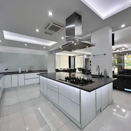 Gulistan - 7 Bedroom In Ovacik 페티예