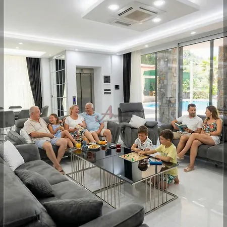 빌라 Gulistan - 7 Bedroom In Ovacik 페티예
